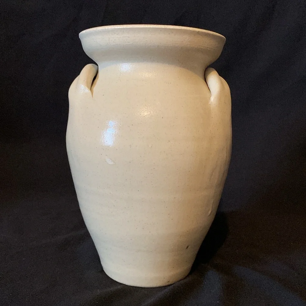 Pottery Vase Williamsburg, Va. 7 1/8” Tall. Blue Flowers on Beige Pottery. - Picture 4 of 13